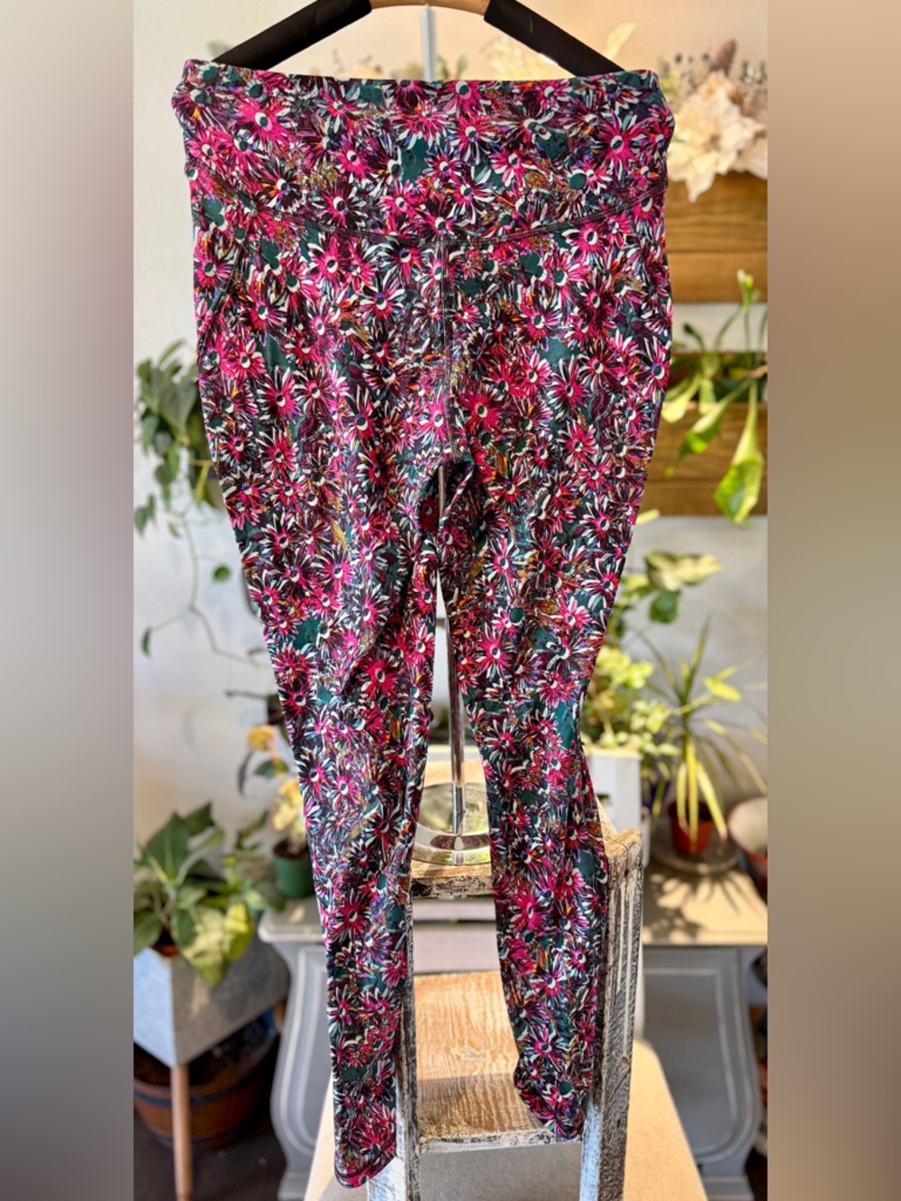 Floral Print Lululemon Leggings in Hot Pink Size 12 Large